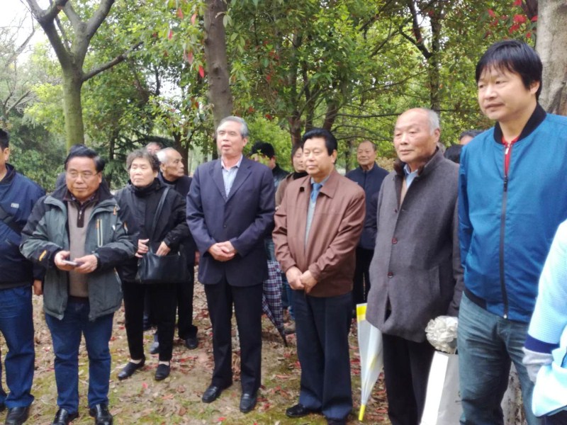 江阴市谱牒协会牵头祭扫缪谷稔烈士墓